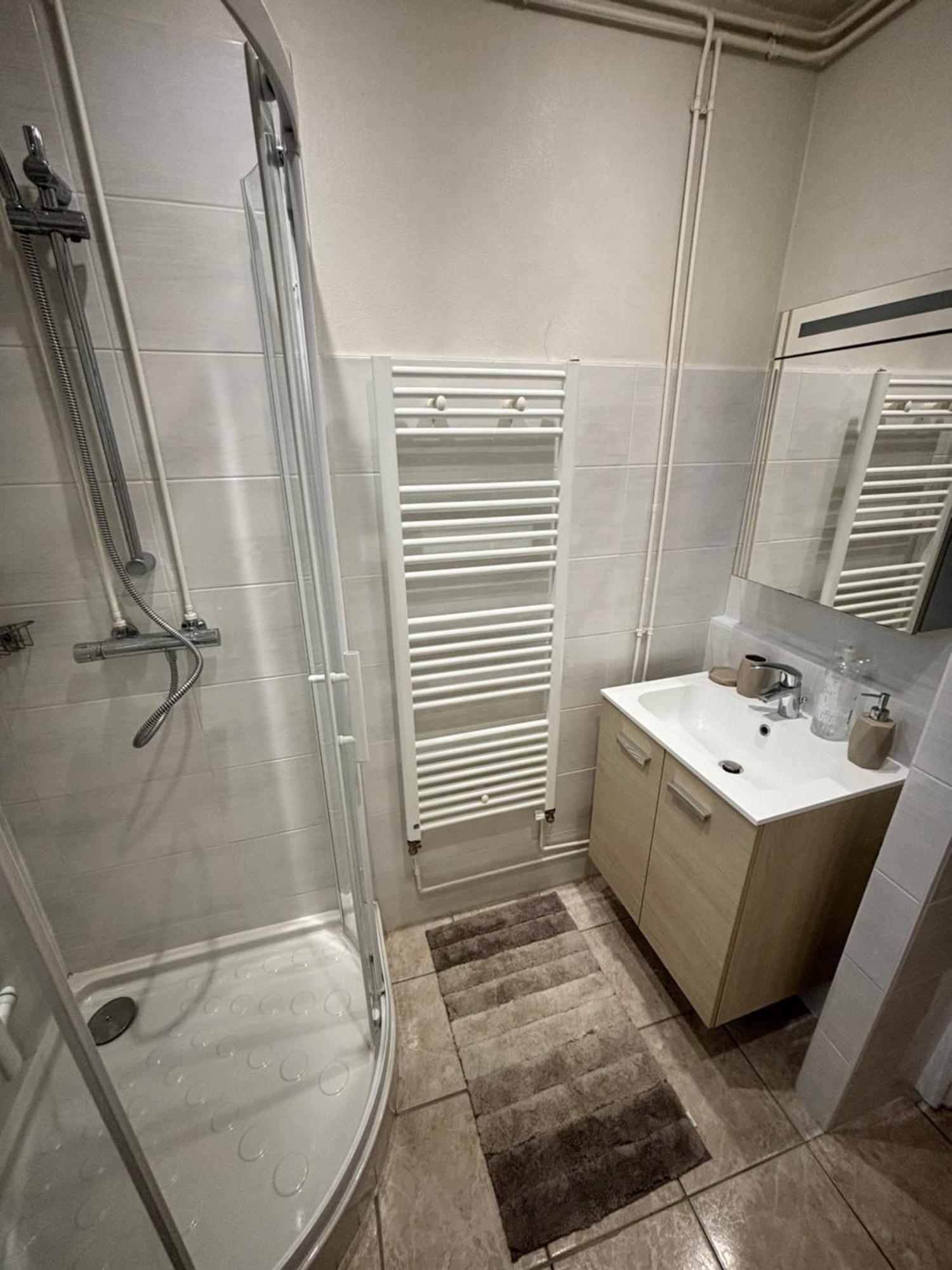 Logement Calme + Stationnement Троа Екстериор снимка